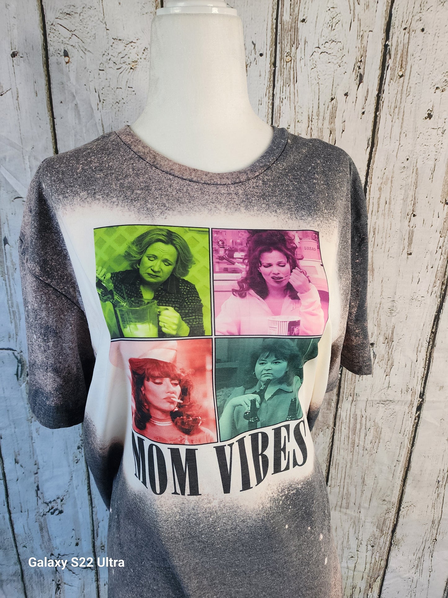 MOM VIBES Vintage Tee